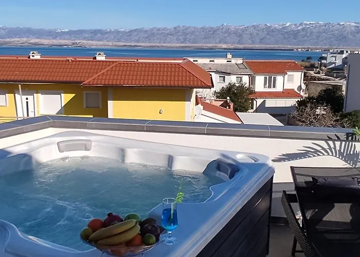 아파트 Luxurioeses Penthouse Welle Mit Whirlpool, Grill Und Meerblick 비르