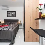 Luxuriöses Penthouse Welle Mit Whirlpool, Grill Und Meerblick