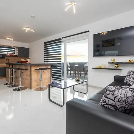 Luxurioeses Penthouse Welle Mit Whirlpool, Grill Und Meerblick