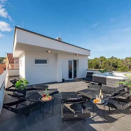 Luxurioeses Penthouse Welle Mit Whirlpool, Grill Und Meerblick Appartement *