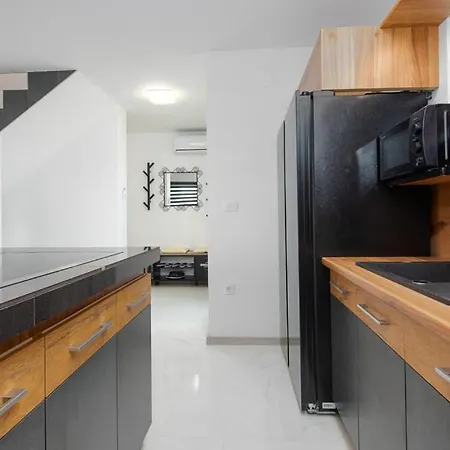Appartement Luxurioeses Penthouse Welle Mit Whirlpool, Grill Und Meerblick *