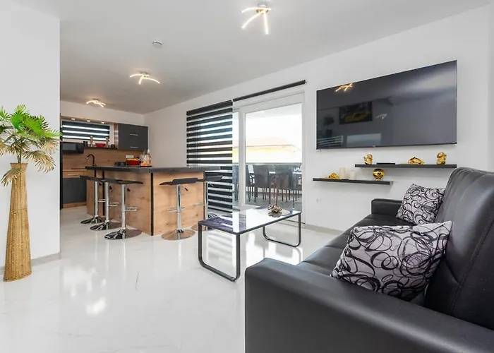 Luxurioeses Penthouse Welle Mit Whirlpool, Grill Und Meerblick
